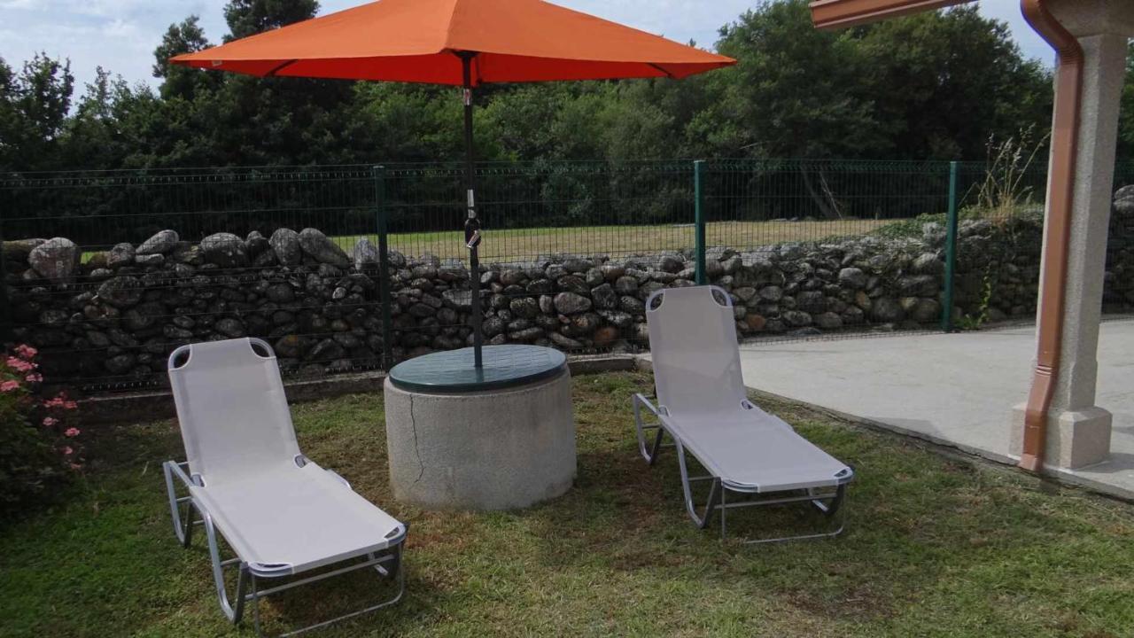 Casa rural recién restaurada en Canedo con terraza Carnota Esterno foto